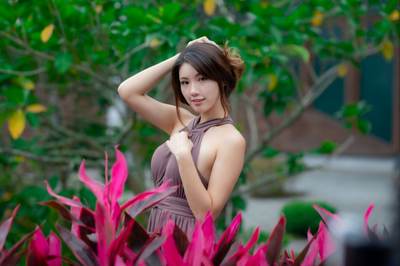 给已婚的女人送几朵玫瑰花好？